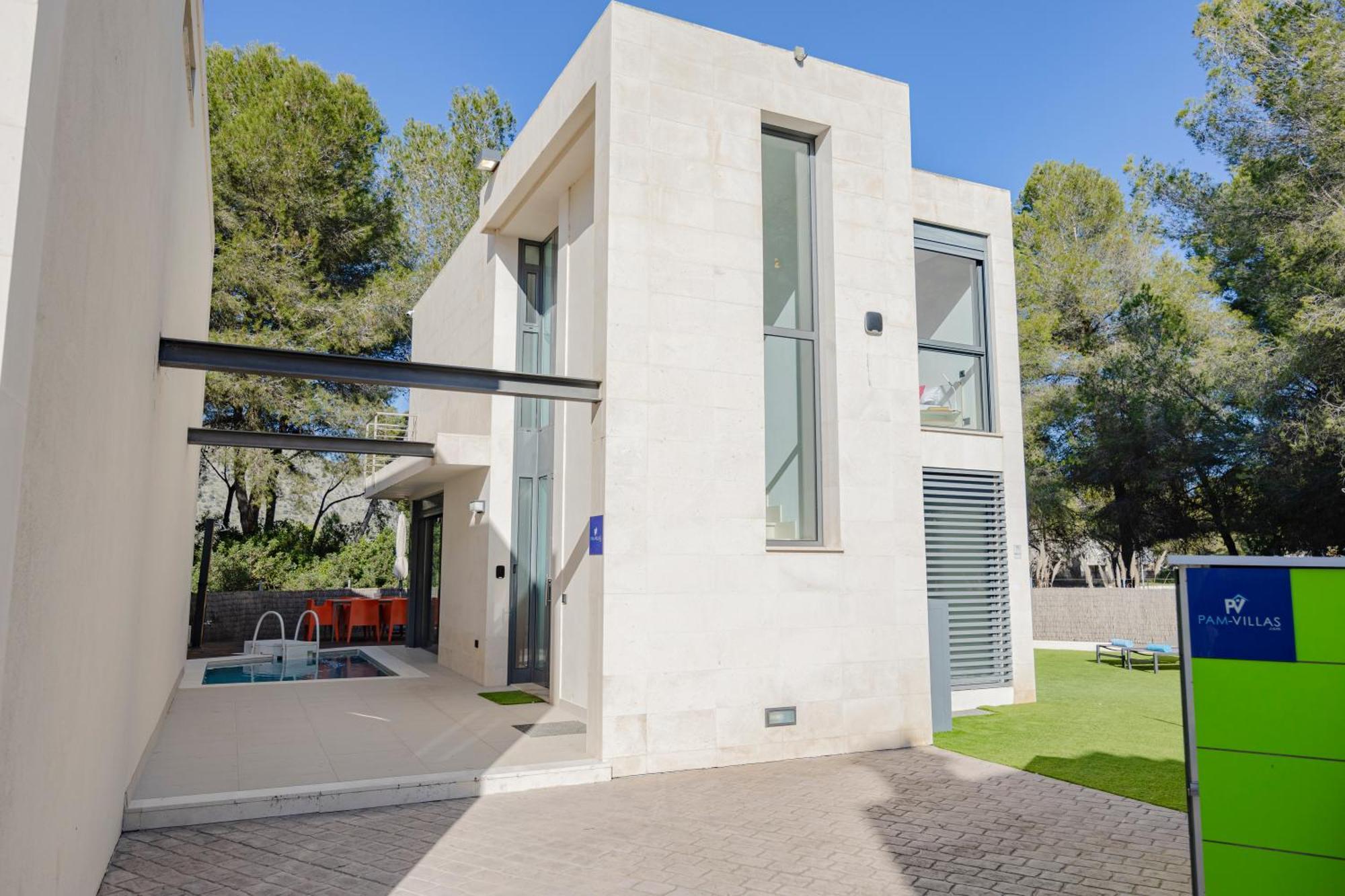 Villa Pam Beach House Playa De Muro - 200M To Beach With Hot Tub Alcudia  Bagian luar foto