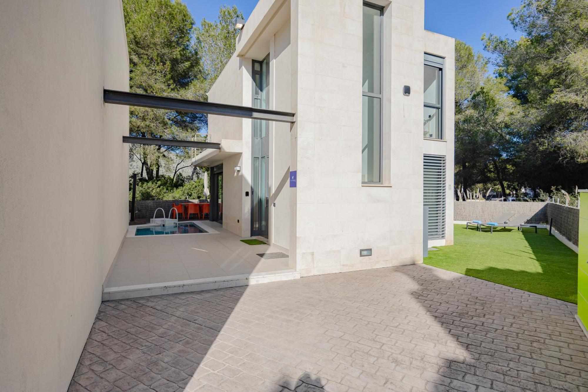 Villa Pam Beach House Playa De Muro - 200M To Beach With Hot Tub Alcudia  Bagian luar foto