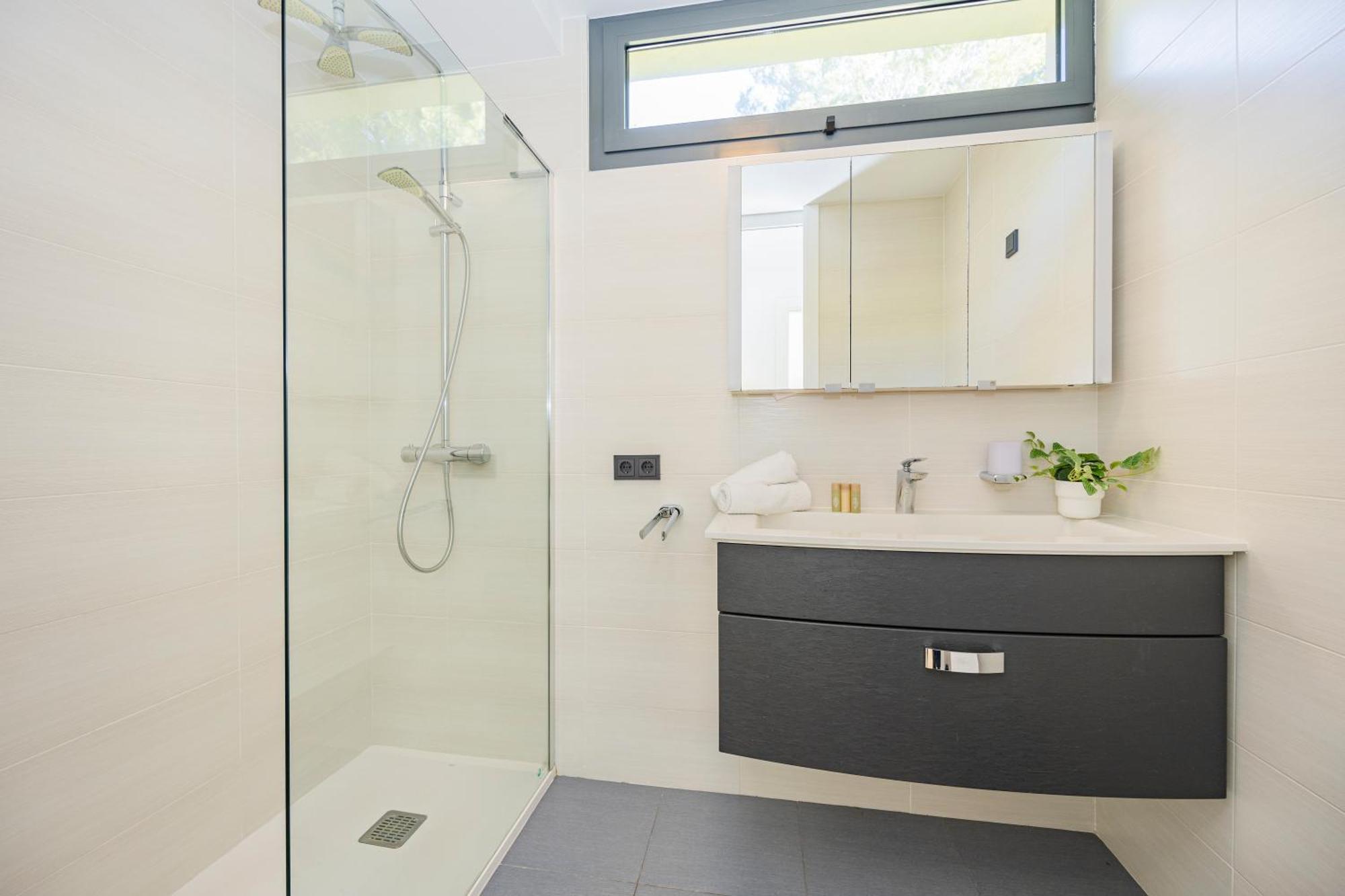 Villa Pam Beach House Playa De Muro - 200M To Beach With Hot Tub Alcudia  Bagian luar foto